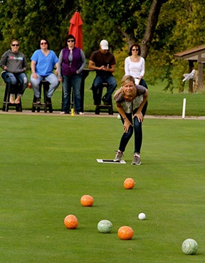 woman lawn bowling